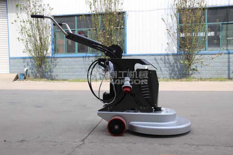 拋光機(jī)是為了讓地面表面有光澤,需要先研磨后才可以拋光。拋光分為粗拋和精拋,這時候可以使用拋光機(jī),配合拋光墊,提高地面的光澤度。高速地坪拋光機(jī)讓你輕松完成地坪拋光工作,提高地坪亮度。