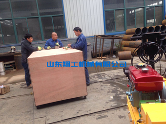 山東翔工機械小型壓路機發貨現場忙！