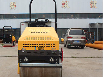  如何讓小型壓路機適應市場的發展？