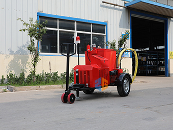 馬路瀝青灌縫機(jī)廠家有話說，選對設(shè)備不迷茫！