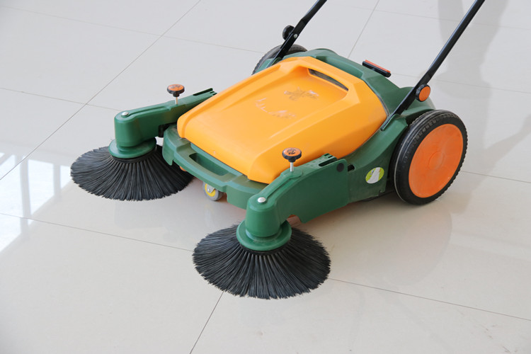 工廠地面選擇掃地機(jī)還是洗地機(jī)比較合適？