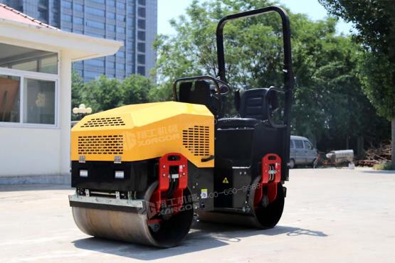 小壓路機(jī)兩種動力需求選擇，狹小的面積也可以